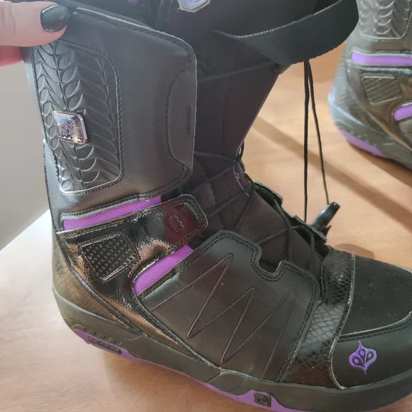 Women's Salomon "Pearl" Snowboarding Boots Size 8 - Picture 3 of 6